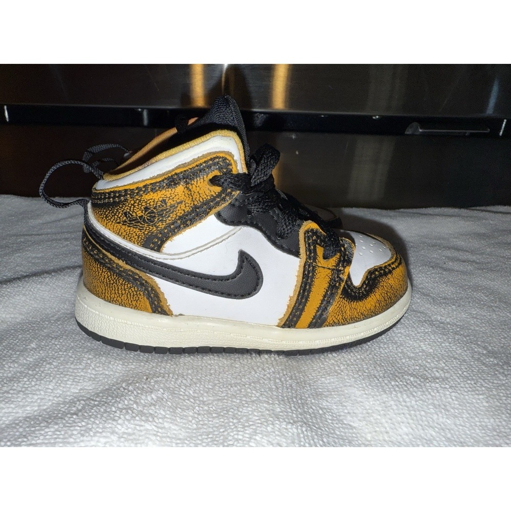 Nike Air Jordan‎ 1 Boys Size 6 Mid Sneakers Black  Yellow White